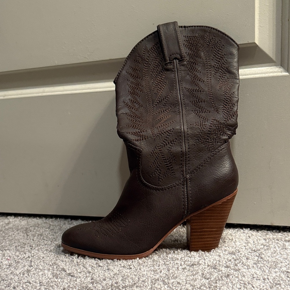 Elegant Dark Brown Heeled Boots